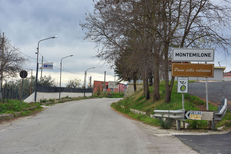 File:Montemilone - Ingresso.jpg