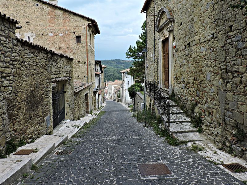 File:Montereale - Scorcio.jpg