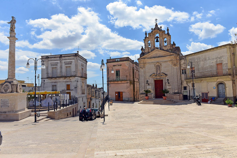 File:Montescaglioso - Piazza Roma.jpg