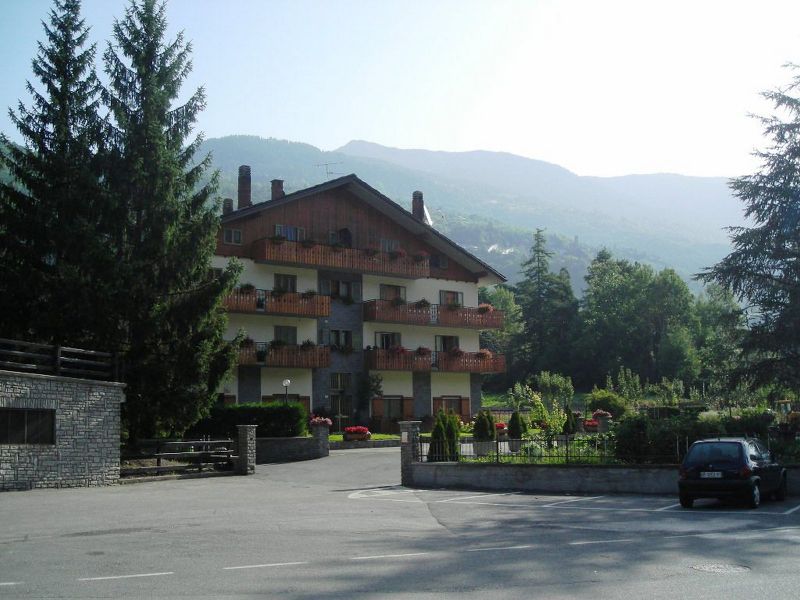 File:Morgex - Condominio (4).jpg