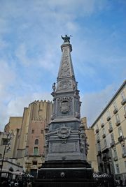 Napoli - Piazza San Domenico Maggiore - Statua.jpg