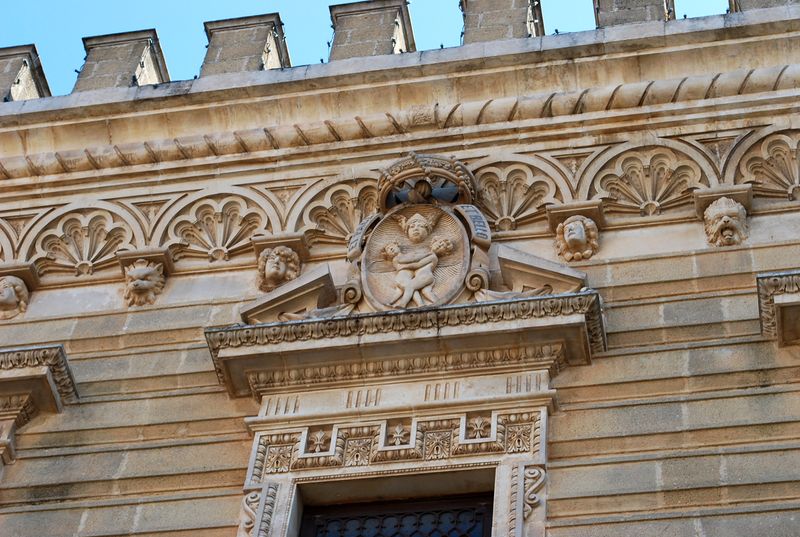 File:Nardò - Castello Acquaviva D'Aragona - particolare della finestra.jpg