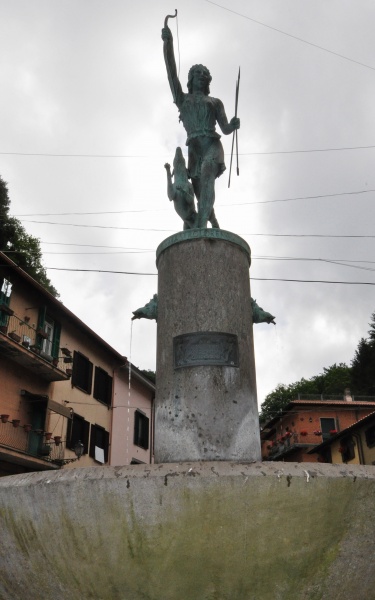File:Nemi - Fontana di Diana.jpg