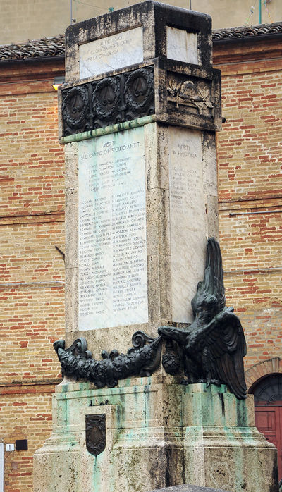 Offida - Monumento ai Caduti.jpg