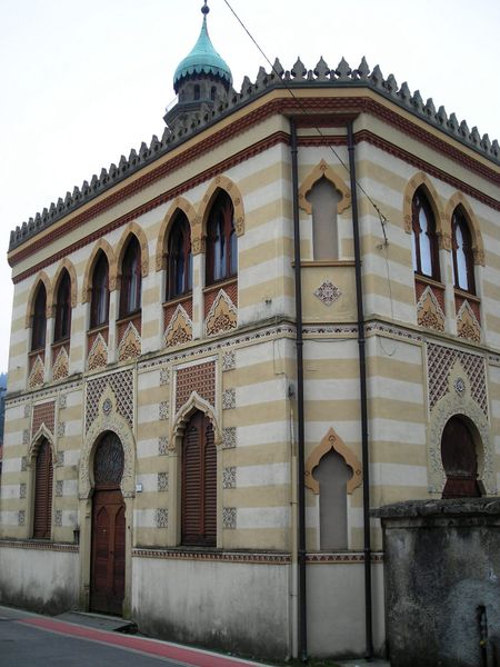 File:Orta San Giulio - Villa Crespi - Dependance.jpg