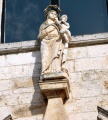 Ostuni - Chiesa di Santa Maria della Stella - statua sul portale.jpg