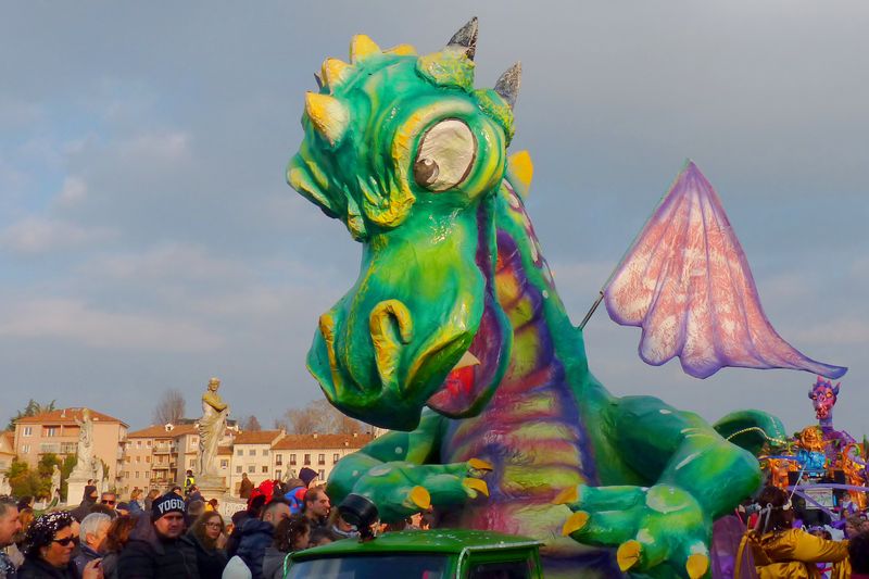 File:Padova - carnevale - drago.jpg