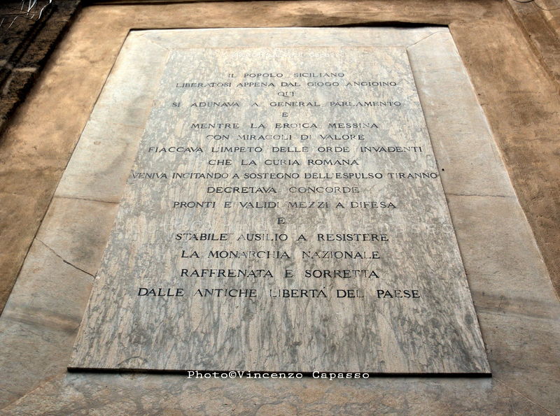 File:Palermo - Lapide Primo Parlamento.jpg