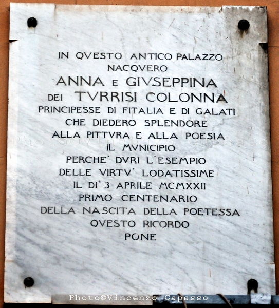 File:Palermo - Lapide a Anna e Giuseppina Turrisi Colonna - a Palazzo Asmundo.jpg