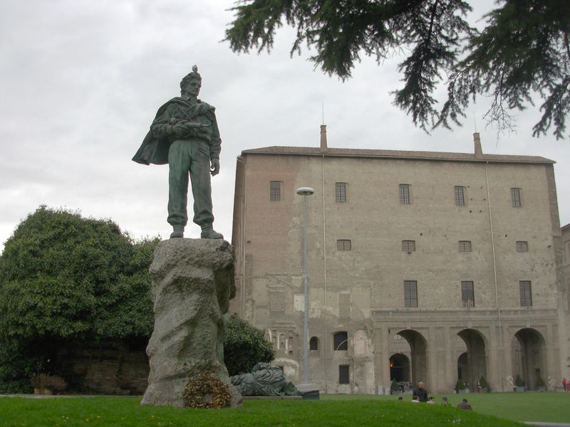 File:Parma - Monumento al Partigiano.jpg