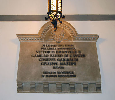 Perugia - Atrio Palazzo dei Priori.jpg