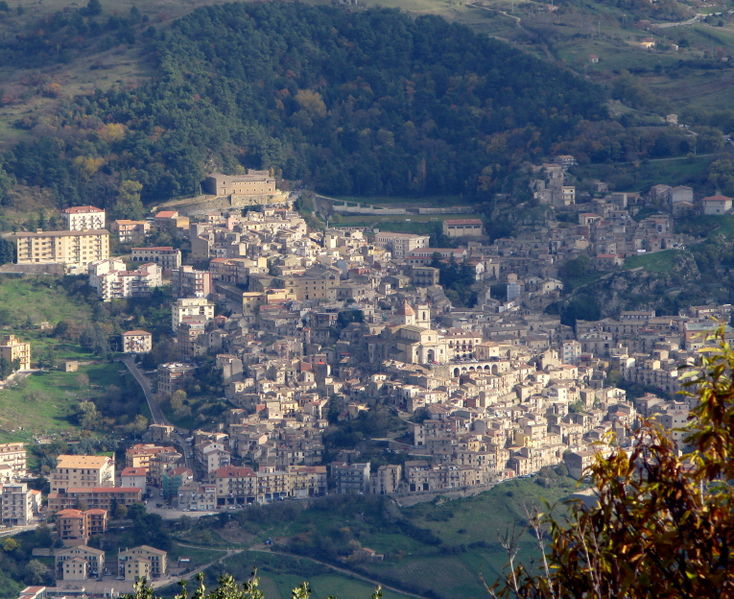 File:Petralia Sottana - Veduta.jpg