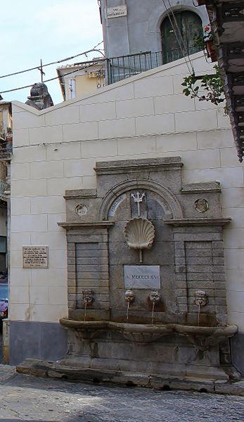 File:Pizzo - Fontana Garibaldi.jpg