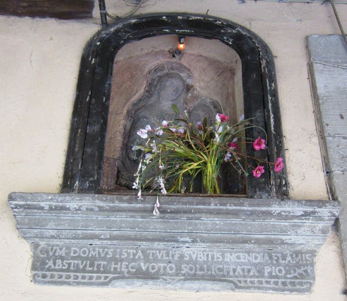 File:Poppi - edicola votiva 1.jpg