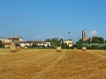 Prato - Covoni a Mezzana - Panorama con covoni.jpg