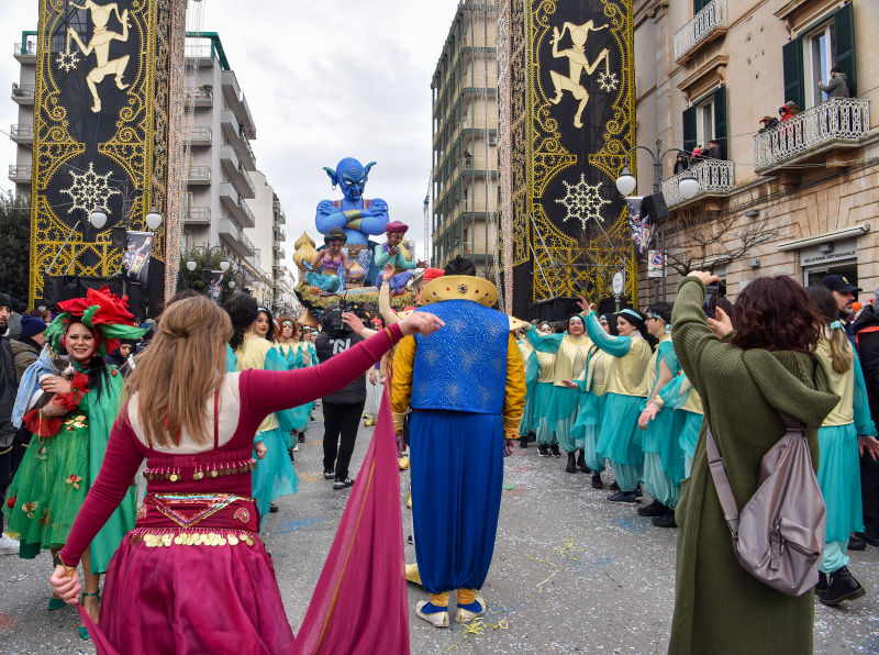 File:Putignano - Carnevale 2023 2.jpg