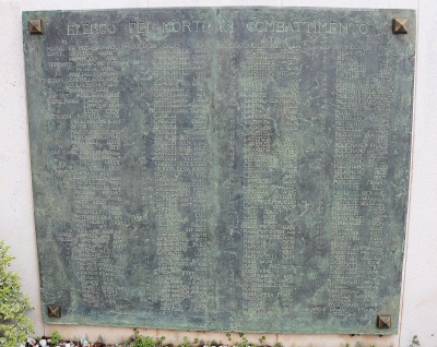 Putignano - Monumento - elenco dei morti.jpg