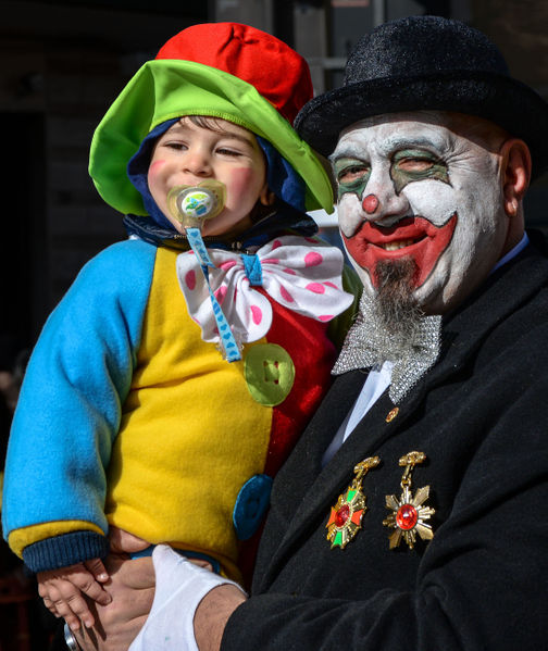 File:Putignano - carnevale 2016 pagliacci.jpg