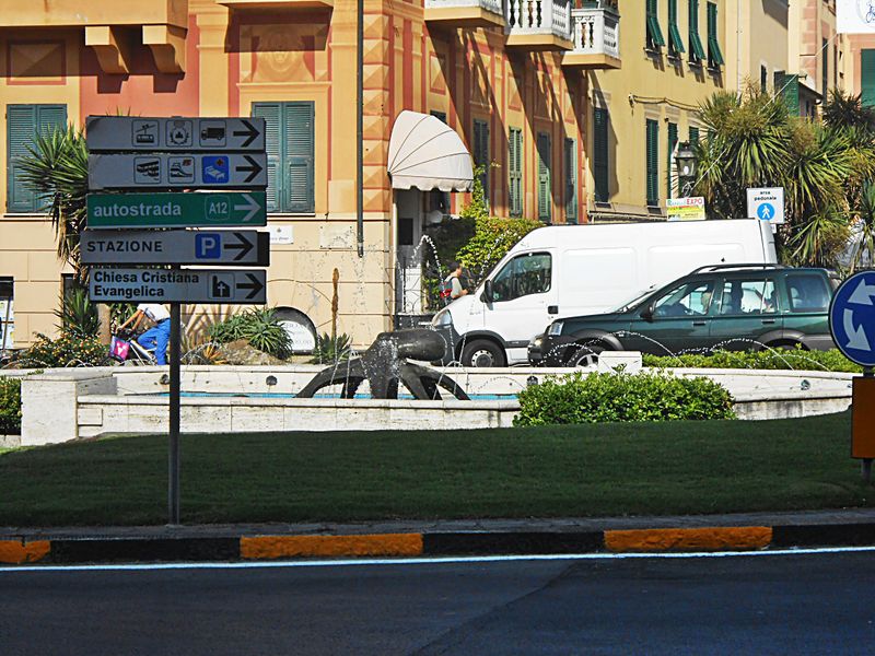 File:Rapallo - Rapallo - Fontana.jpg