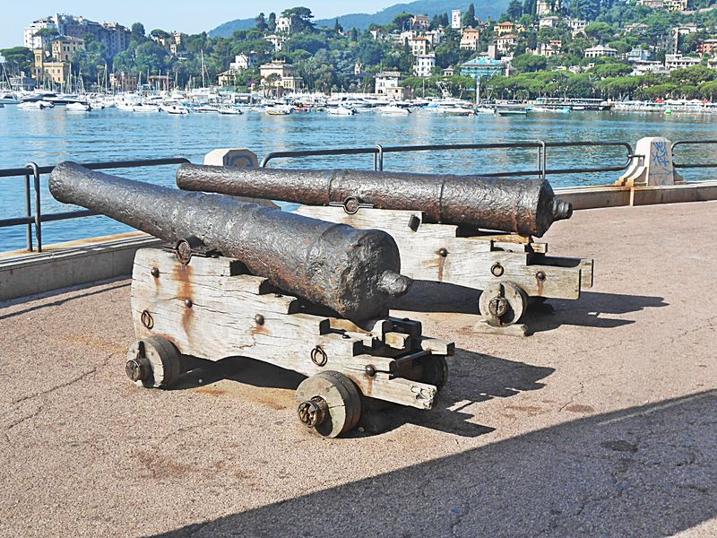 File:Rapallo - Rapallo - cannoni.jpg