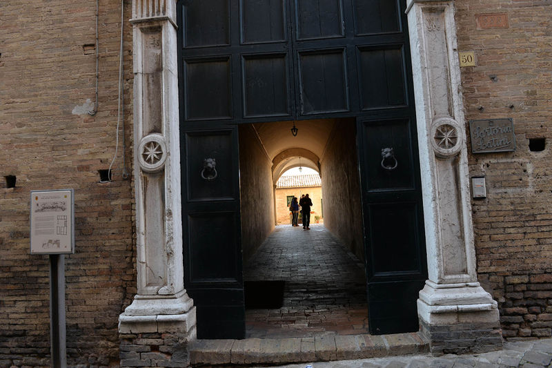 File:Recanati - Palazzo Massucci 3.jpg