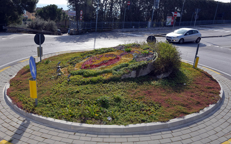 File:Recanati - rotatoria.jpg