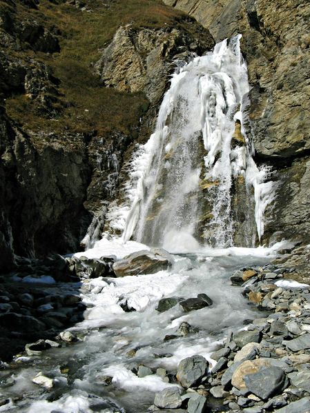 File:Rhêmes-Notre-Dame - Cascate invernali.jpg