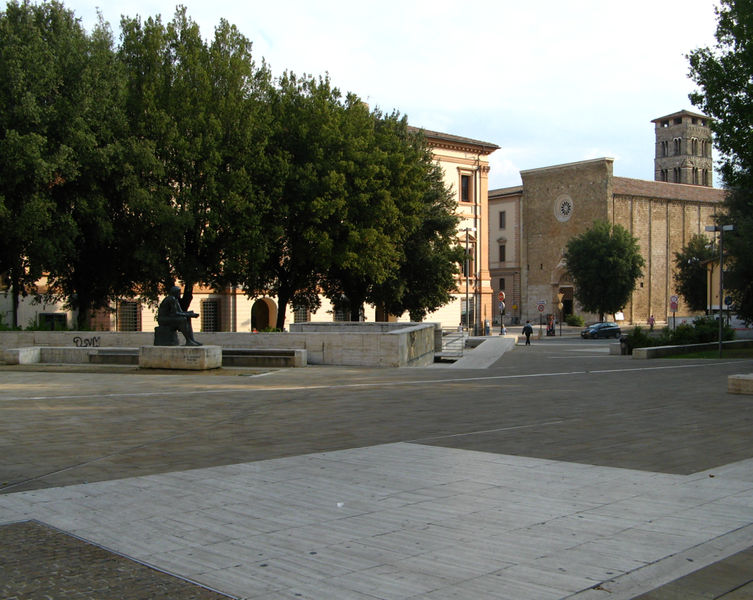 File:Rieti - Piazza Oberdan.jpg