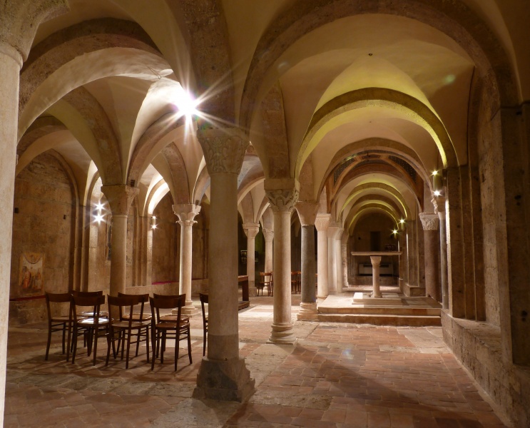 File:Rieti - duomo - cripta.jpg