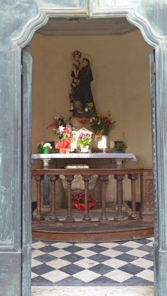 File:Rimini - Interno Tempietto.jpg