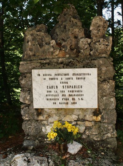 Roana - Sulla strada per il Forte Corbin.jpg