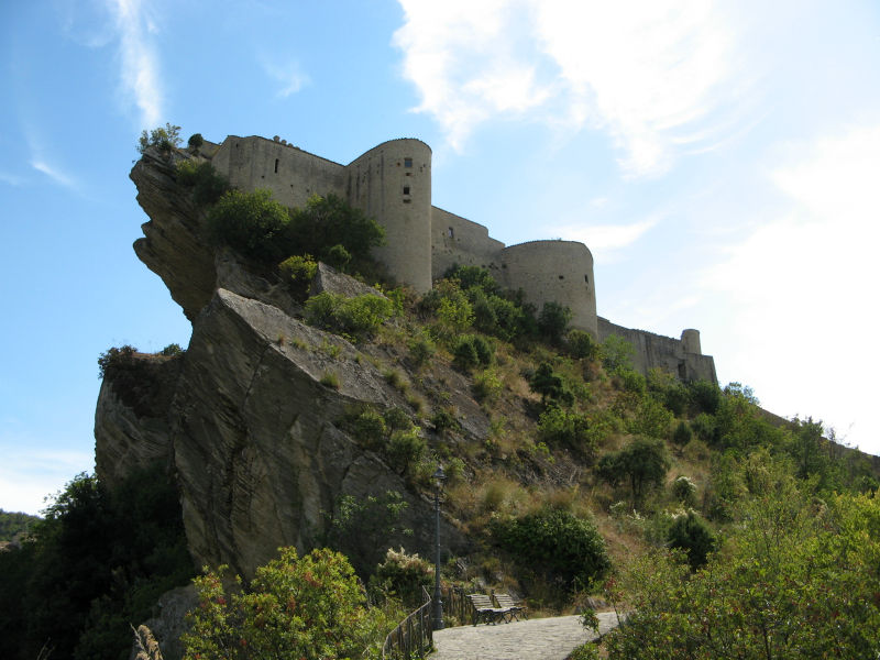 File:Roccascalegna - Il castello.jpg