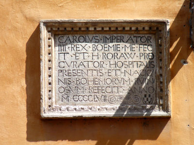 Roma - Lapide a Carlo IV sull' Ospizio dei Pellegrini Boemi - Via dei Banchi Vecchi.jpg