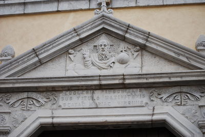 Rotonda - Chiesa Madre - particolare del portale con epigrafe.jpg