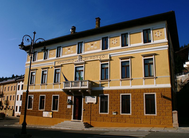 File:Rotzo - Municipio.jpg