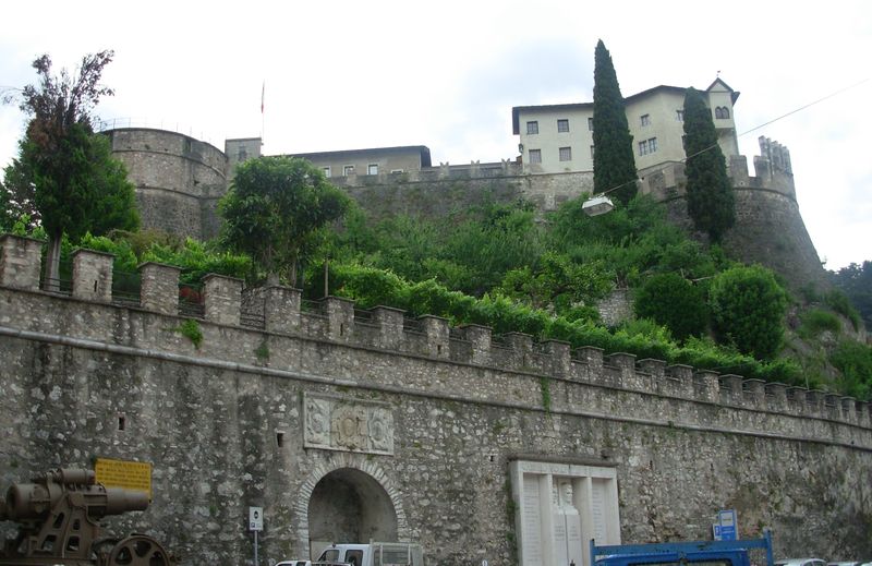 File:Rovereto - Il Castello.jpg