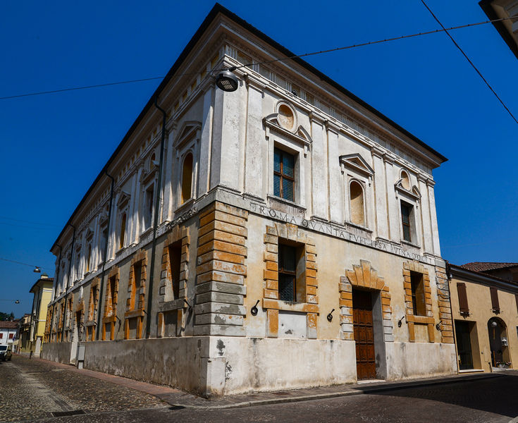 File:Sabbioneta - Teatro Olimpico.jpg