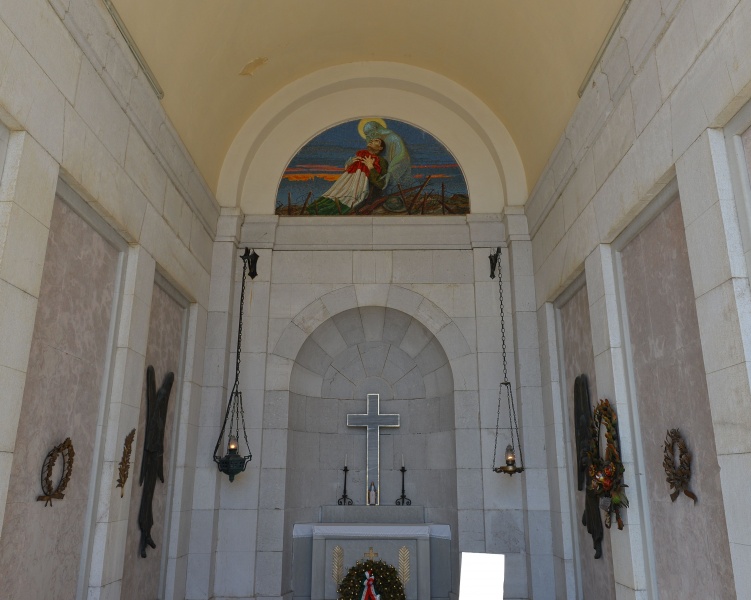 File:San Donà di Piave - La Cripta centrale.jpg