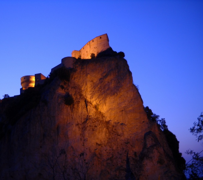 File:San Leo - Fortezza.jpg