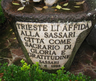 Sassari - Lapide Resti Monumento Brigata Sassari - 1 - Giardini Pubblici.jpg