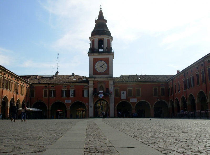 File:Sassuolo - Piazza Garibaldi.jpg