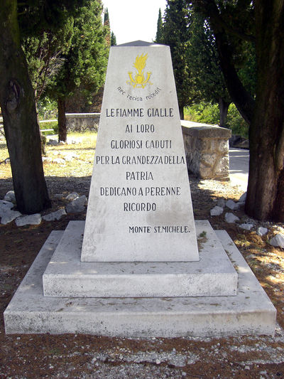 Savogna d'Isonzo - Monumento ai Finanzieri.jpg