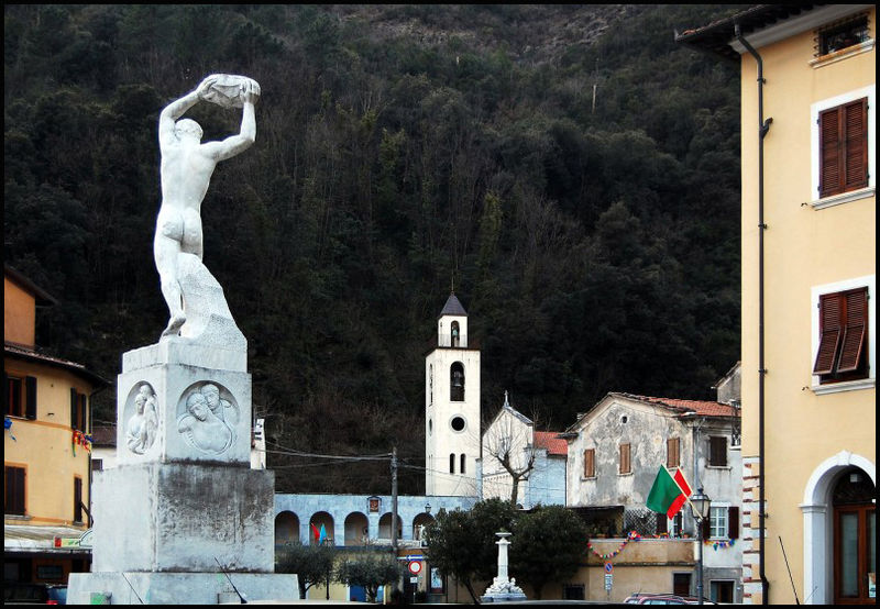 File:Seravezza - Seravezza.jpg