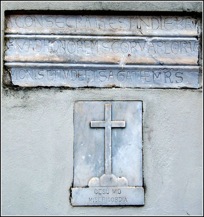 Seravezza - lapide chiesa.jpg