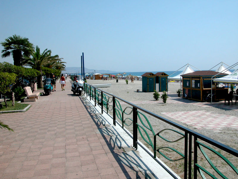 File:Siderno - Lungomare.jpg