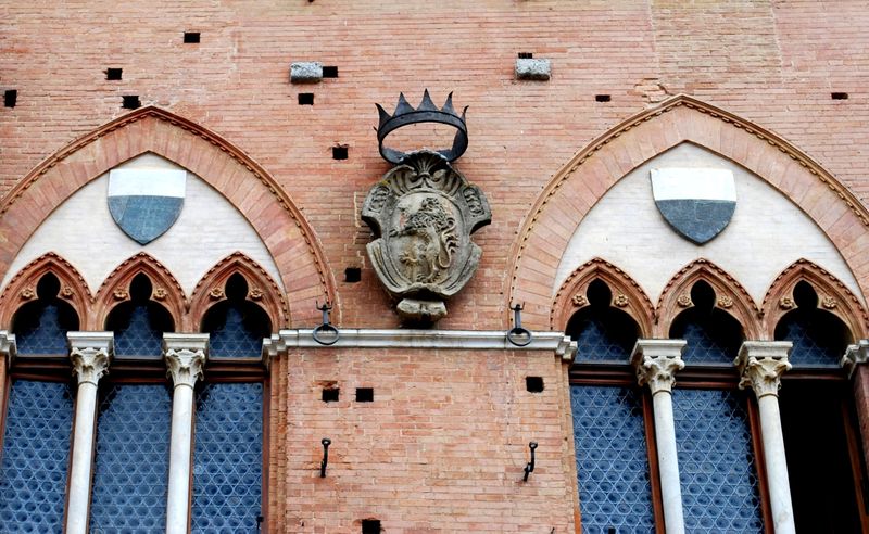 File:Siena - Palazzo Pubblico o Comunale - particolare delle trifore.jpg