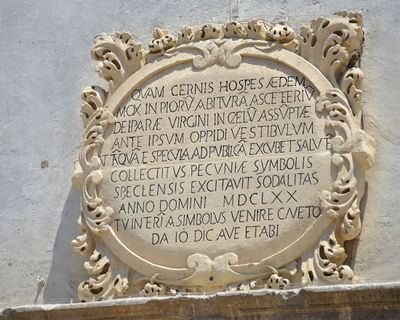 Specchia - Lapide in latino.jpg