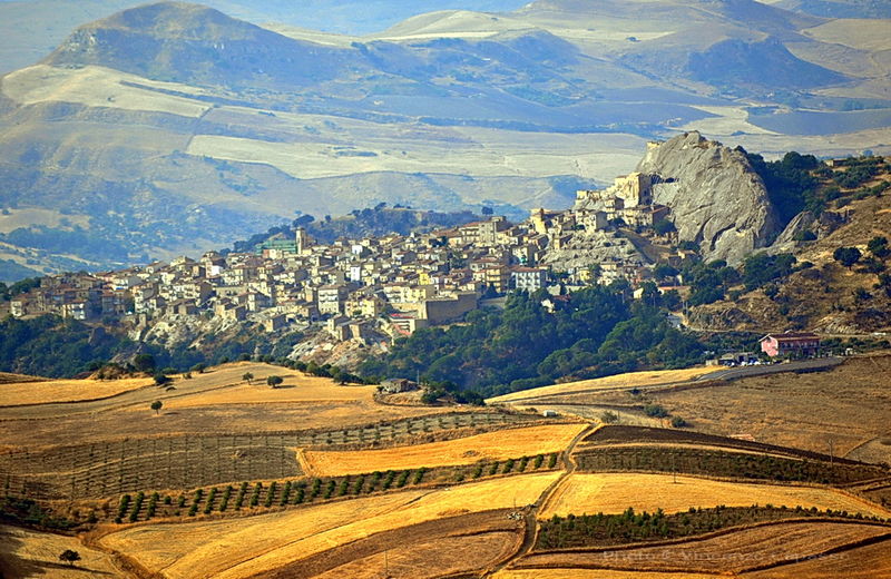 File:Sperlinga - Panorama.jpg