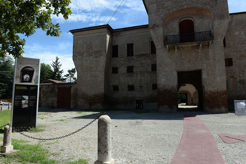 File:Spilamberto - rocca Rangoni.jpg