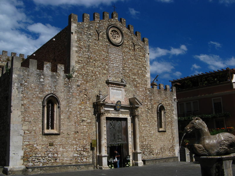 File:Taormina - Il duomo.jpg